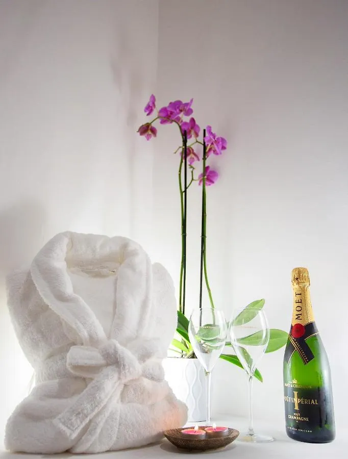 Bed and breakfast Etnea 208 Luxury Jacuzzi Suite CTA Italia
