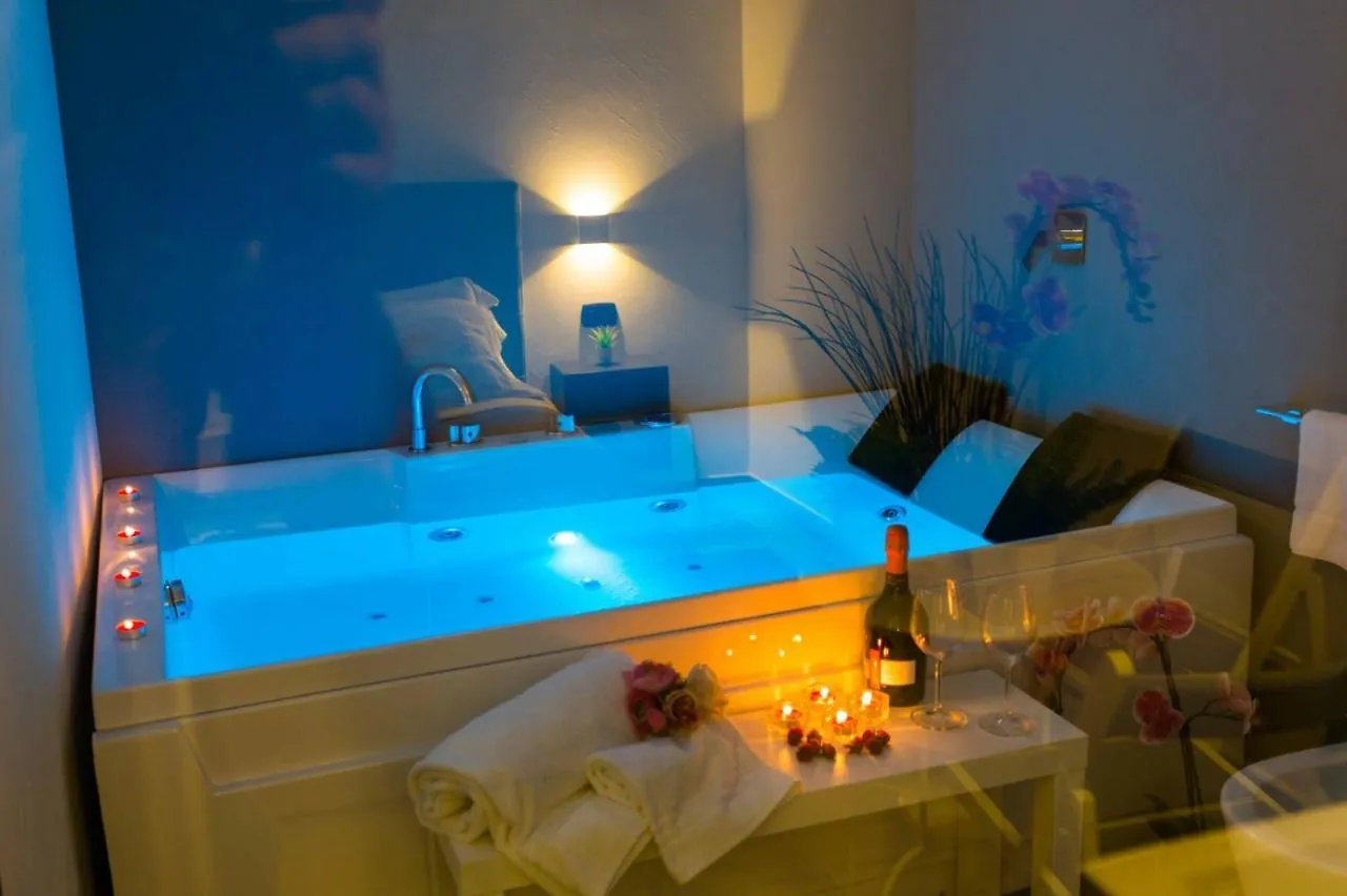 Etnea 208 Luxury Jacuzzi Suite CTA