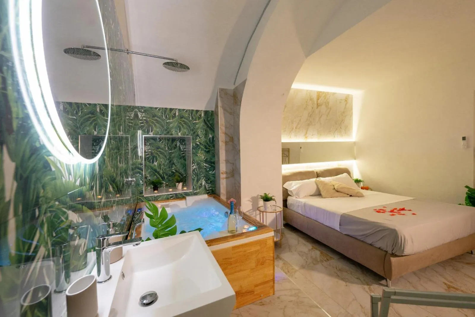 Etnea 208 Luxury Jacuzzi Suite CTA 0*,