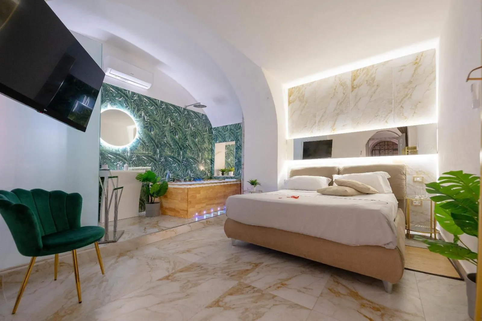 Bed & Breakfast Etnea 208 Luxury Jacuzzi Suite Catania Italy