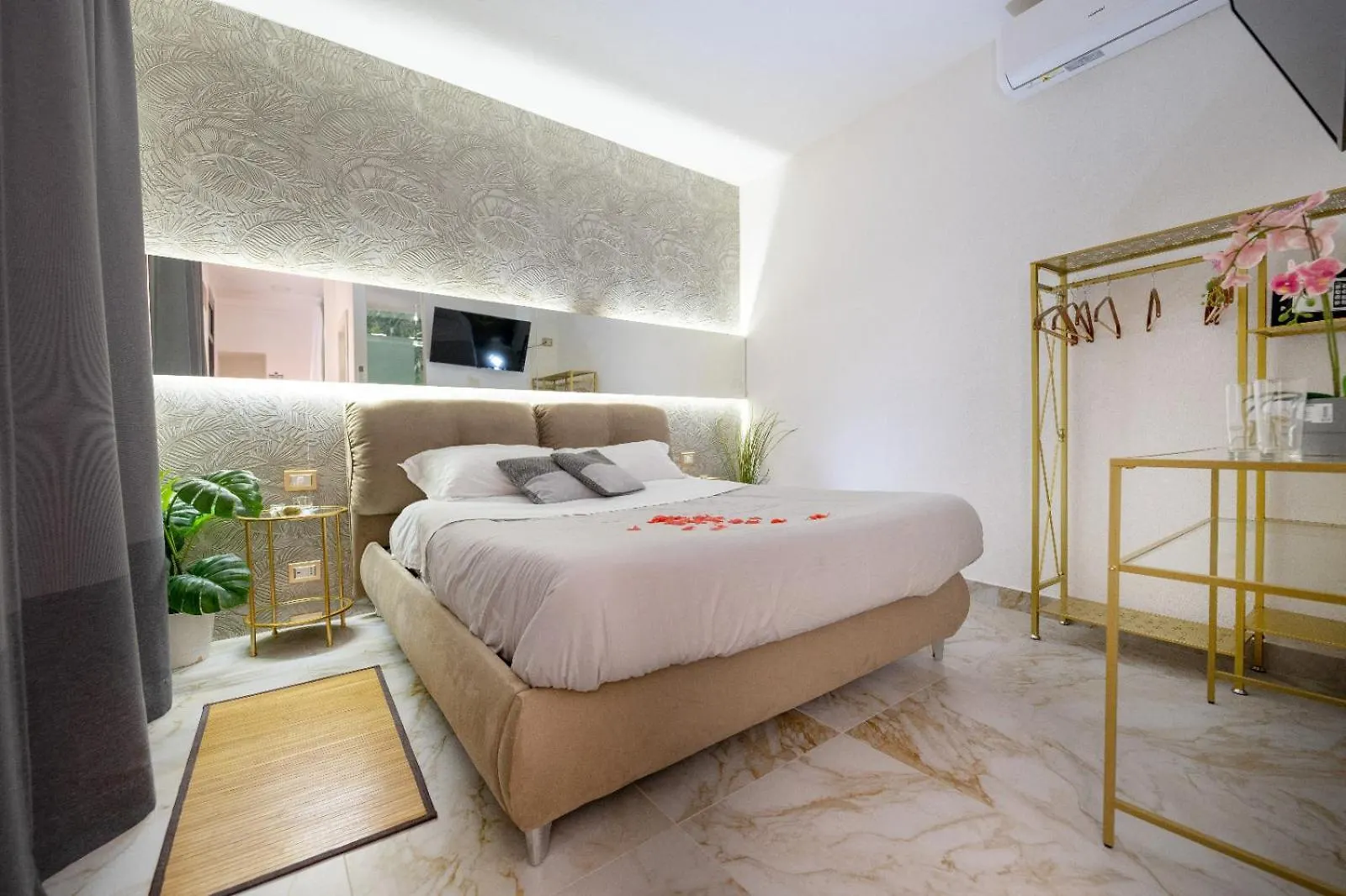 Etnea 208 Luxury Jacuzzi Suite Catania 0*,  Italy