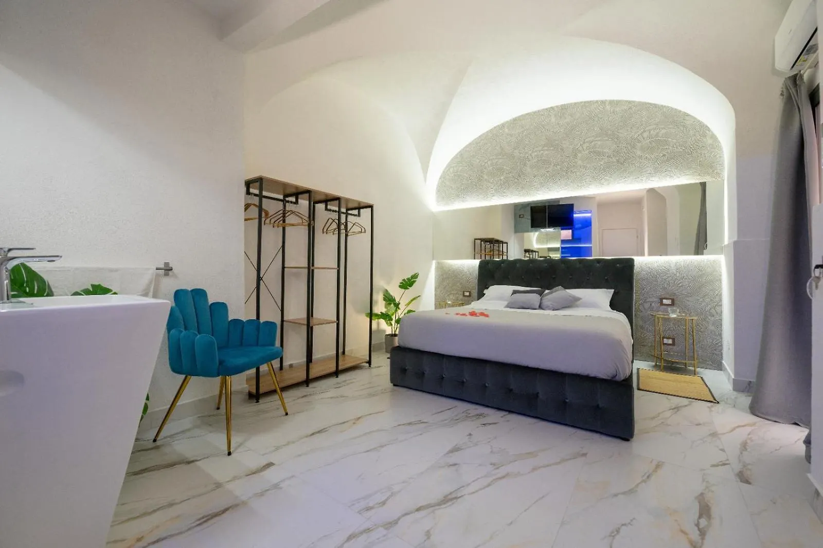 Etnea 208 Luxury Jacuzzi Suite 卡塔尼亚 意大利